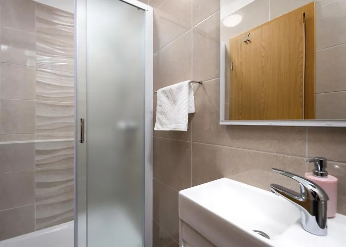 3 Bedroom In Kapovci بيت للعطل *
