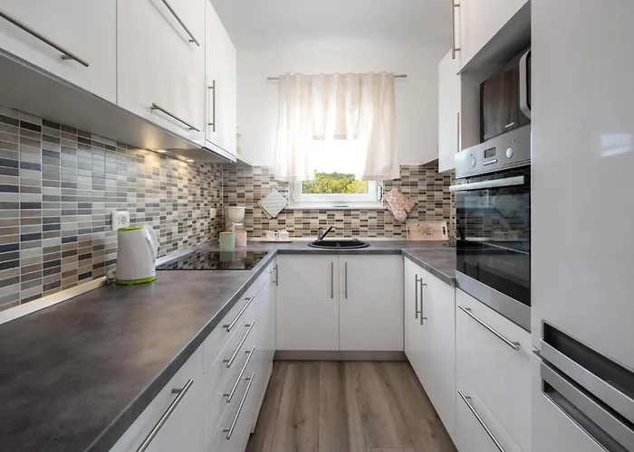 3 Bedroom In Kapovci بيت للعطل Brusici