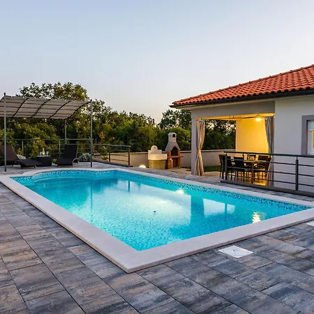 Σπίτι διακοπών In Kapovci With Outdoor Swimming Pool