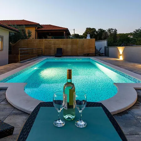 In Kapovci With Outdoor Swimming Pool Σπίτι διακοπών Brusici