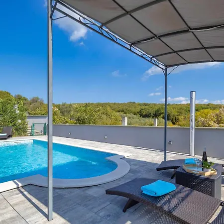 Σπίτι διακοπών In Kapovci With Outdoor Swimming Pool Brusici