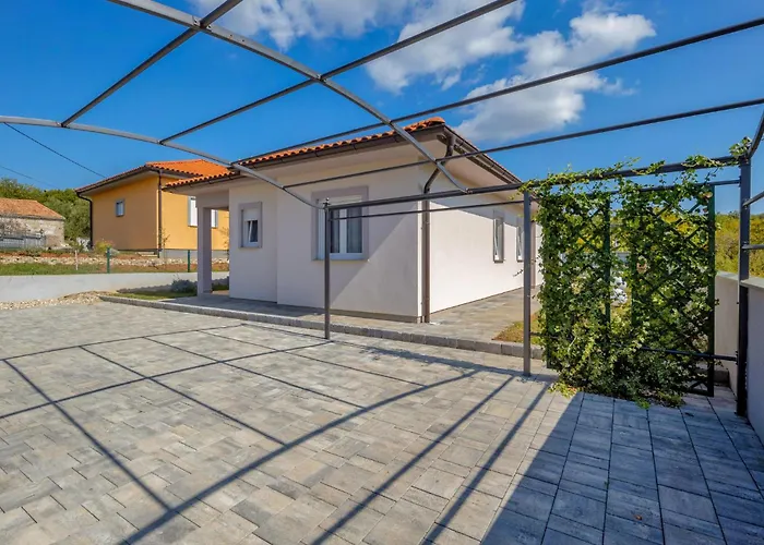 Prázdninový dům 3 Bedroom In Kapovci Brusici