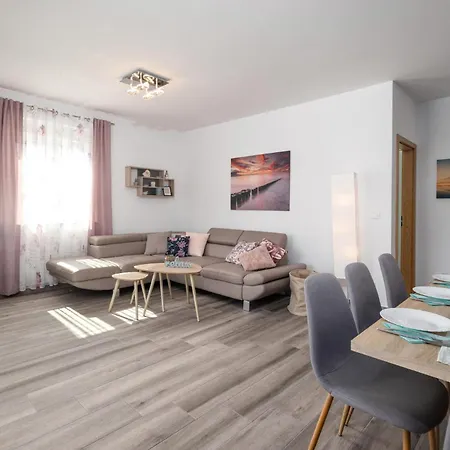Prázdninový dům 3 Bedroom In Kapovci *