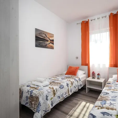 Prázdninový dům 3 Bedroom In Kapovci Brusici